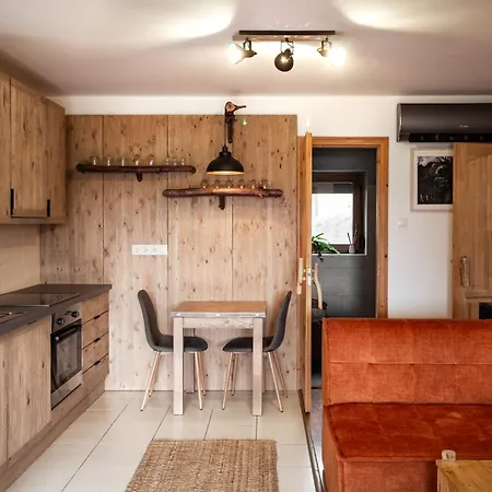 Dunakavics Vendeghaz Stranddal * Zebegény